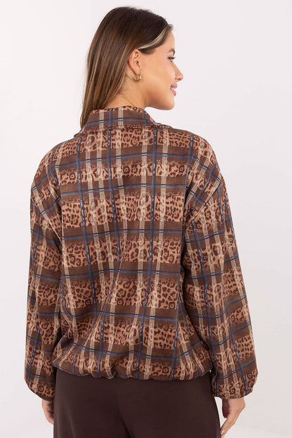 Fashionable zip-up women's jacket by Rue Paris, showcasing a contemporary design ideal for urban outfits.