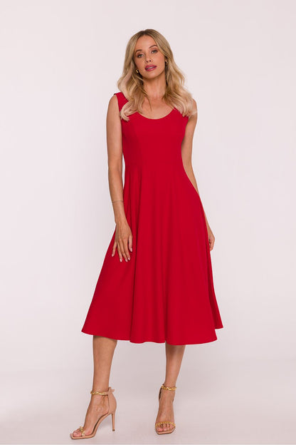 Fitted bodice and flowing skirt of the Stylove flared evening dress, designed to enhance feminine silhouette for a charming look.