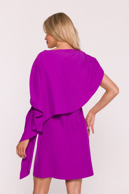 Close-up of the smooth fabric of Stylove's elegant cocktail dress, featuring a light sheen and striking details for sophisticated style.