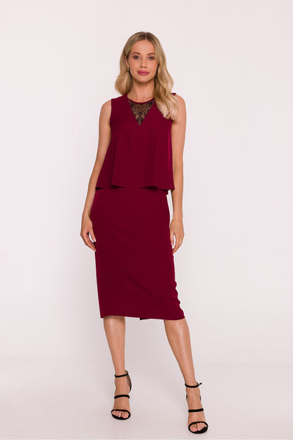 Close-up of Stylove pencil dress lace insert and V-neckline, highlighting exquisite craftsmanship and premium materials for a sophisticated look.