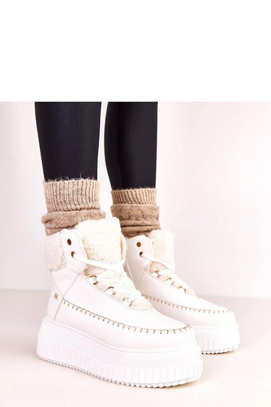 Elegant and stylish Solea eco-leather sport boots with lace-up design, featuring a plush fur lining, perfect for urban fashion.