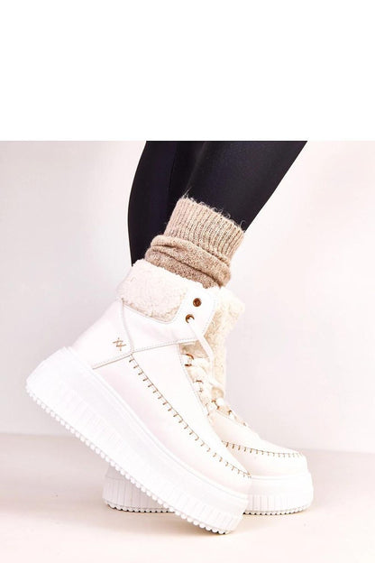 Luxurious Solea sport boots with a modern round toe and adjustable lacing, perfect for enhancing any casual outfit.