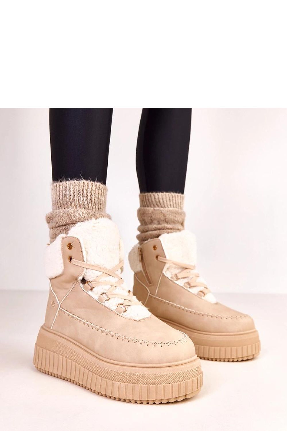 Elegant lace-up sports ankle boots by Solea featuring faux fur lining, a sturdy 6.5cm platform, and a stylish design for urban comfort.