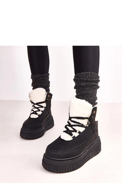 Elegant Solea Ankle Boots with a 6.5 cm platform and stylish design, ideal for chic urban outfits and seasonal warmth.