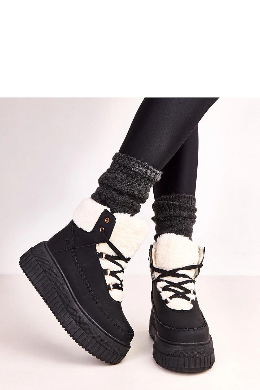 Solea premium ankle boots showcasing a contemporary design with padded fur lining, laces, and side zipper for easy adjustment, ideal for sophisticated casual looks.