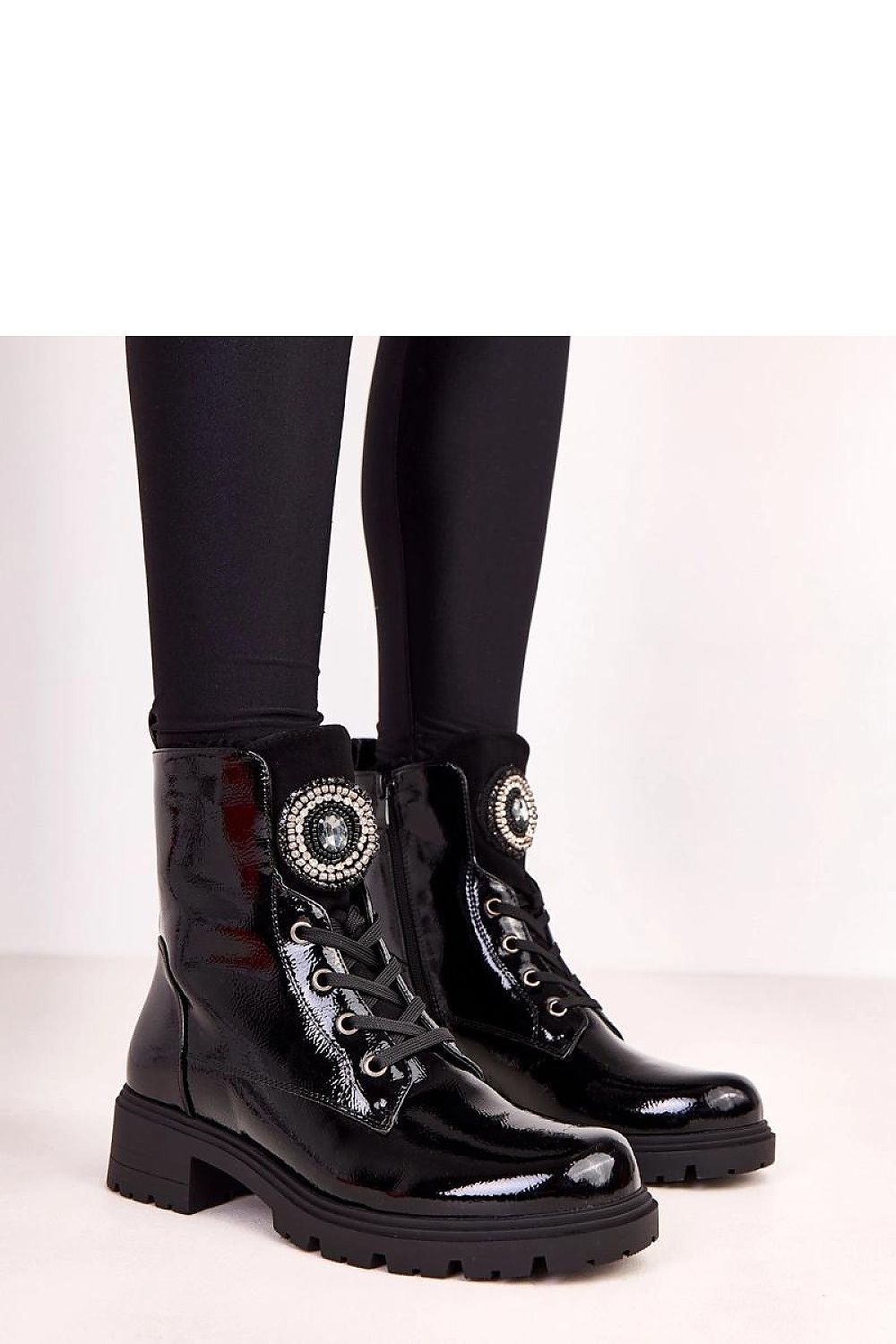 Solea stylish ankle boots featuring a sleek zipper design, made from high-quality synthetic leather, ideal for autumn-winter fashion.