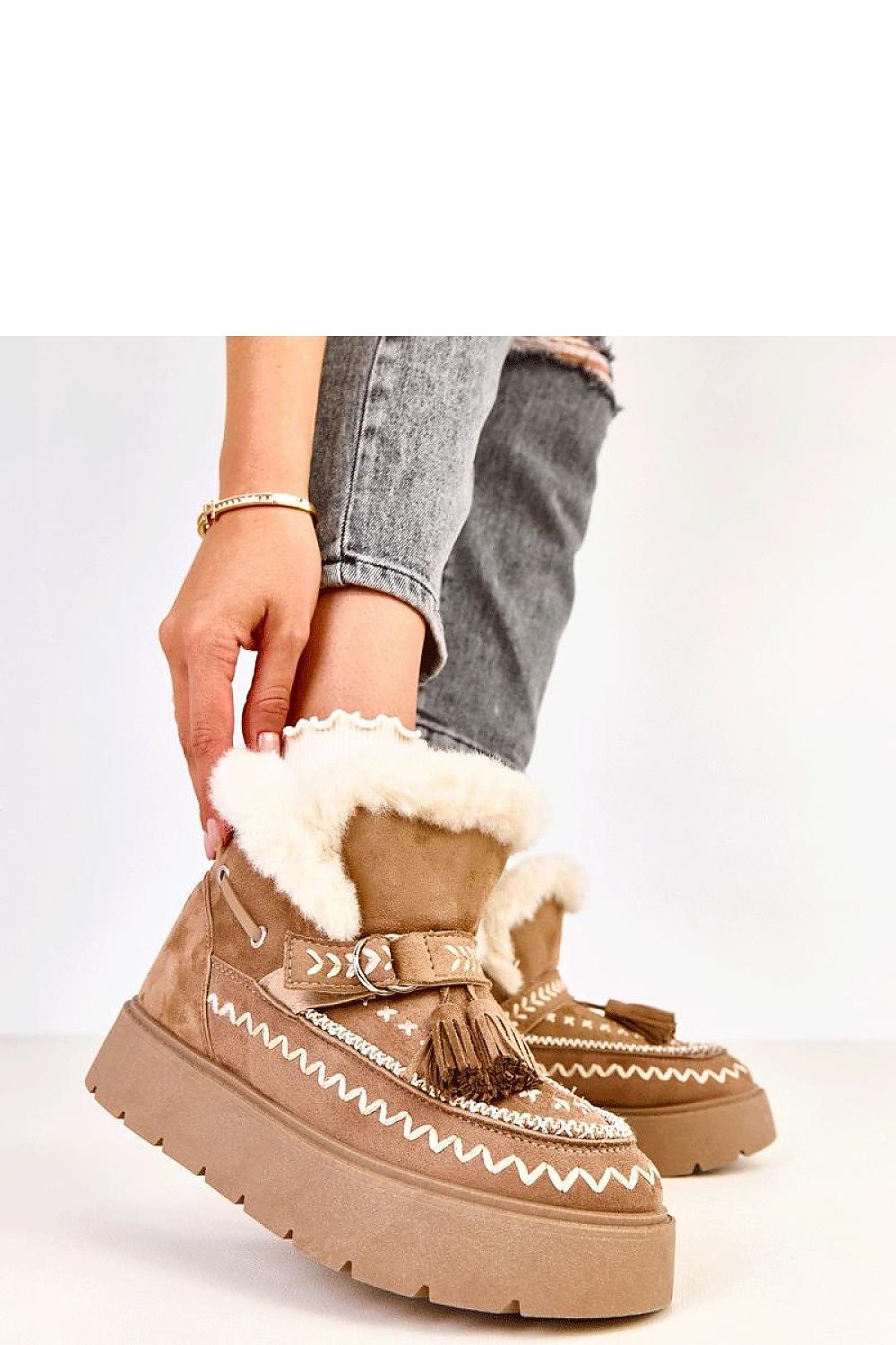 Luxury slip-on snow boots by Solea featuring decorative fringes, warm fur lining, and an elegant ecological suede leather design, ideal for cold winter days.