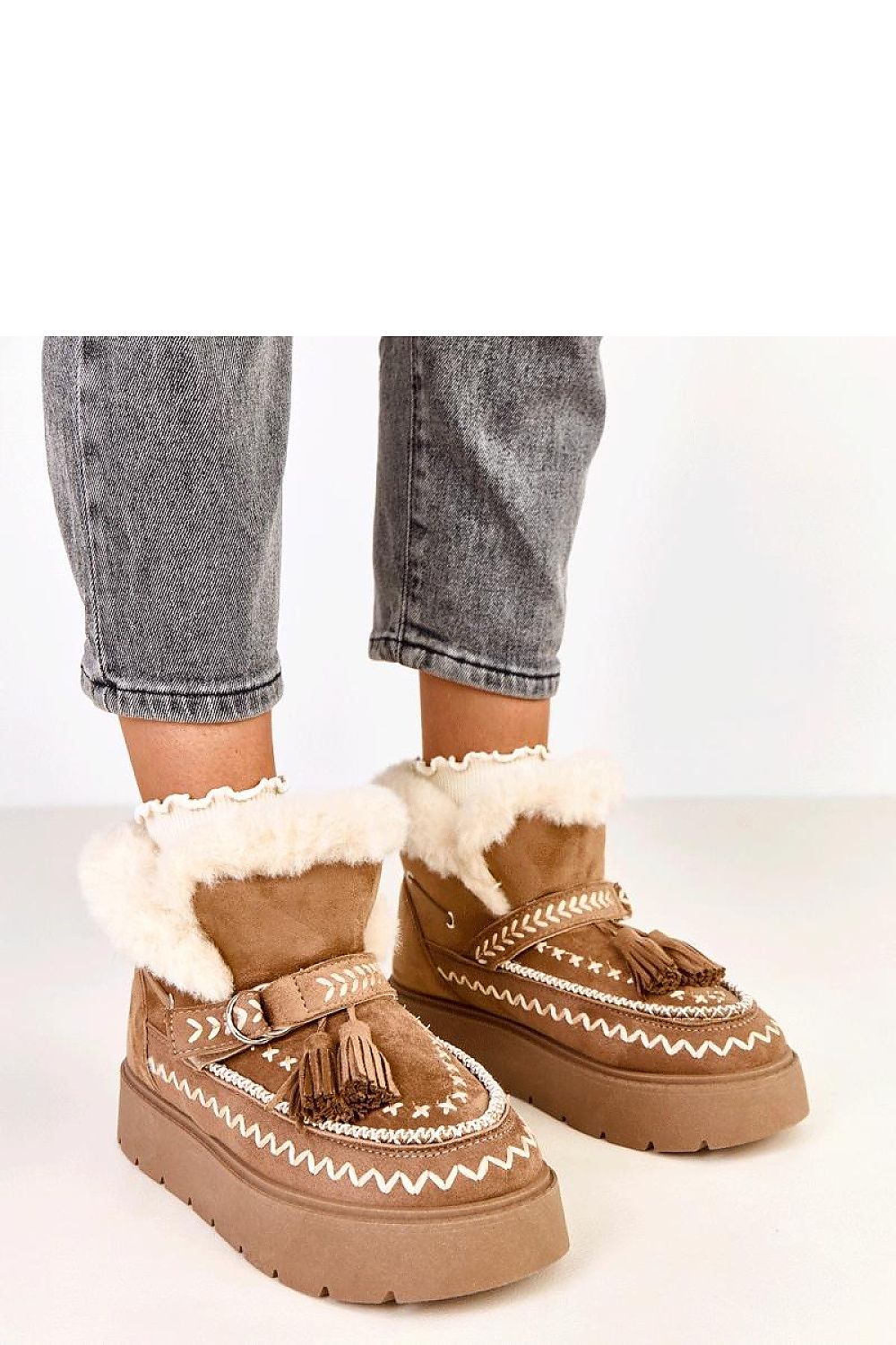 Elegant Solea snow boots with ecological suede leather, fur-lining for warmth and comfort during cold winter days.