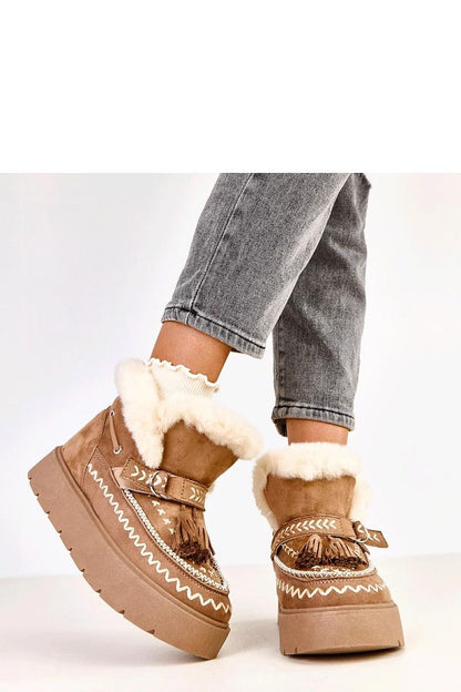 Trendy Solea slip-on snow boots with a 4 cm platform, ideal for sophisticated winter stylings with added thermal comfort.