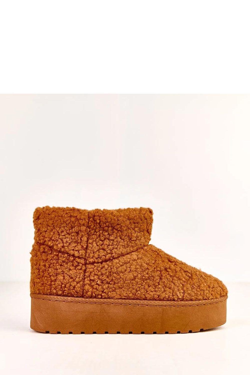 Sophisticated Solea snow boots showcasing a slip-on design, offering ease and comfort for fashionable winter outings.