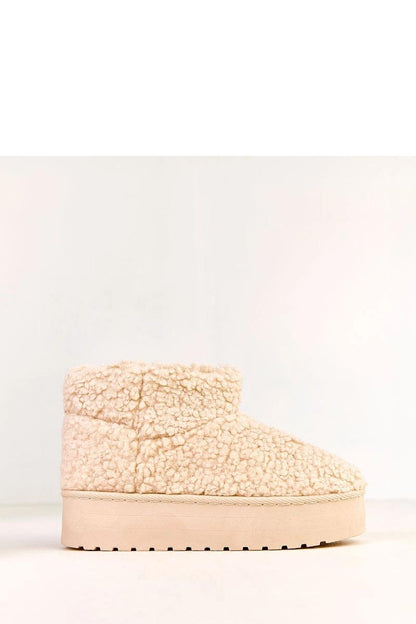 Solea luxury slip-on snow boots featuring soft synthetic fur lining and a comfortable 4 cm platform, perfect for winter elegance and warmth in sizes EU 36-41.