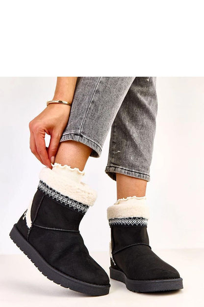 Elegant slip-on snow boots by Solea featuring decorative embroidery and luxurious fur lining, designed for comfort and style in EU sizes 36-41.