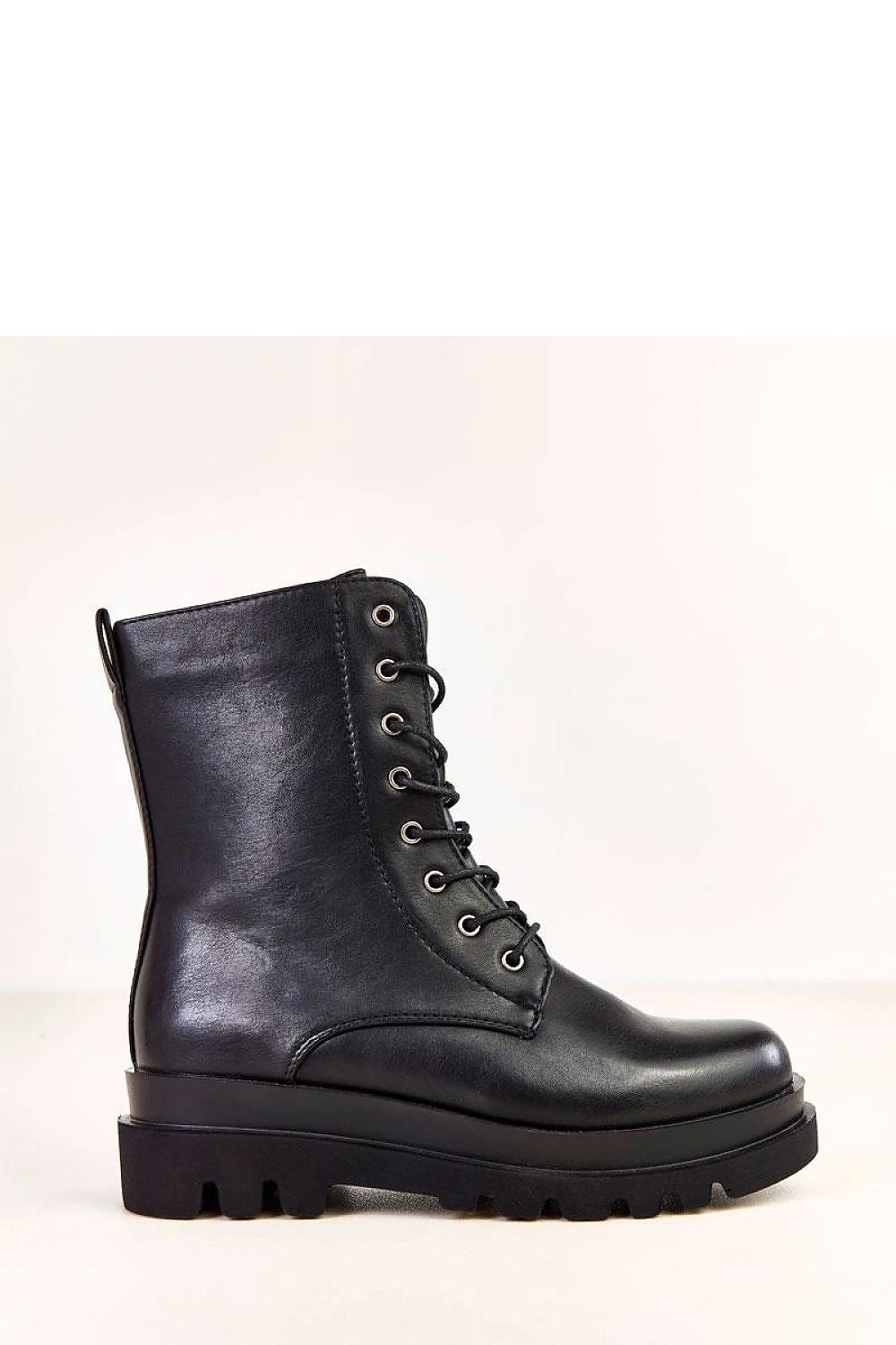 Sophisticated Solea Bootie, 17 cm high with a 5.5 cm heel, showcasing a round toe and insulated comfort, perfect for stylish winter fashion.