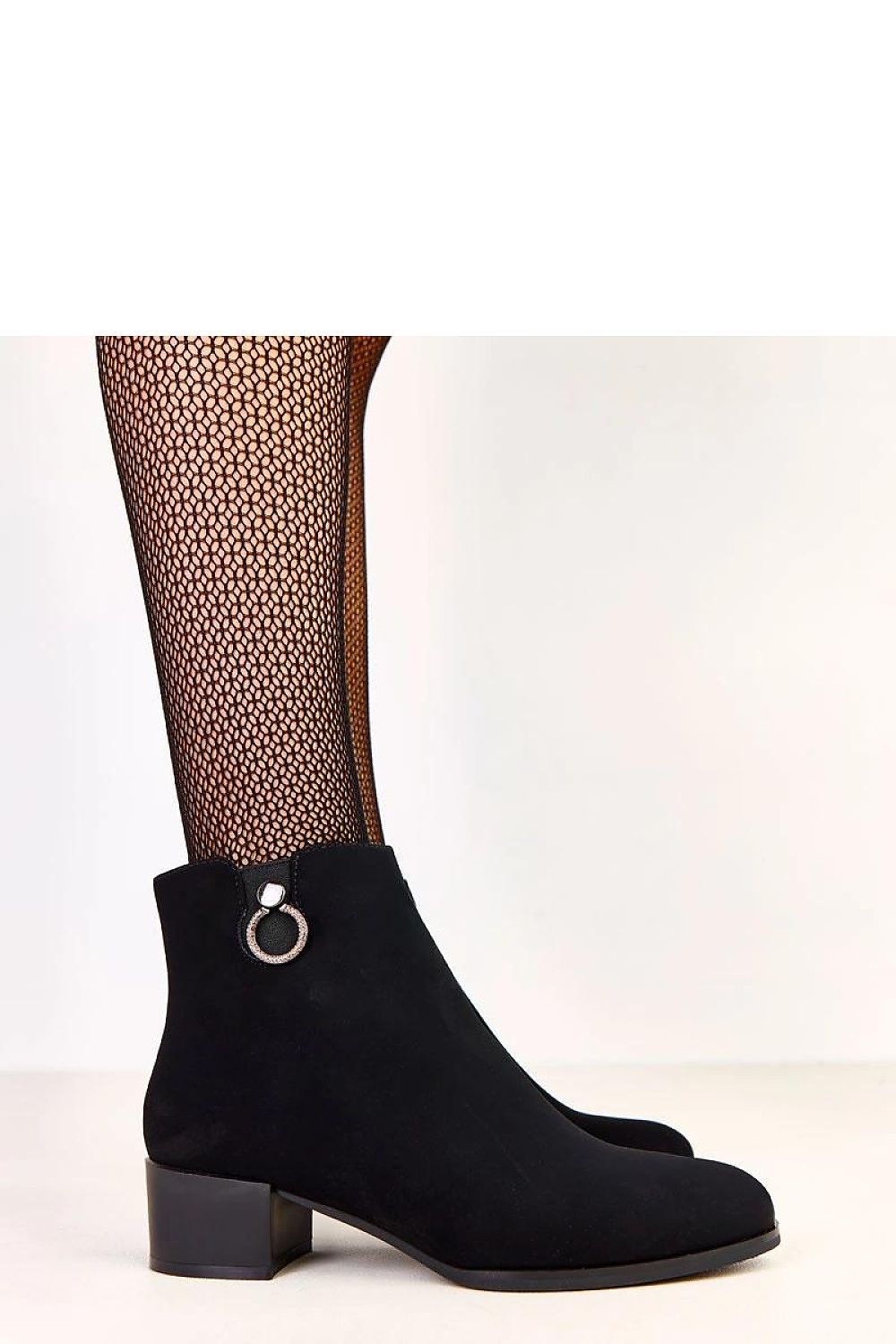 Solea insulated heel boots featuring a chic round toe and zipper fastening, perfect for stylish winter wear.