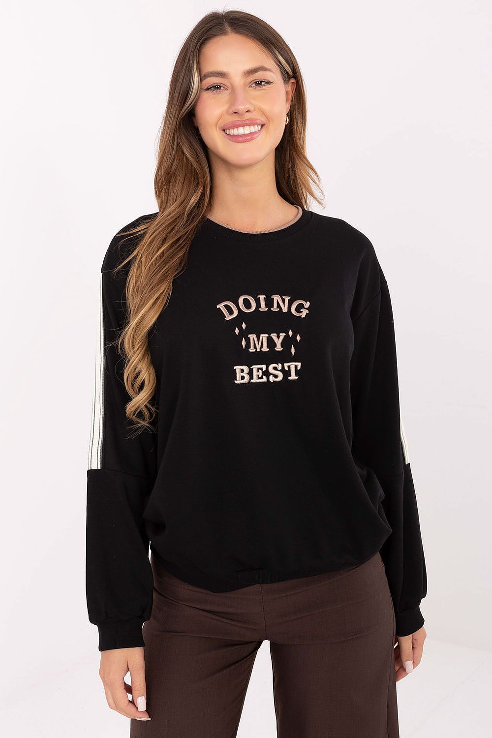 Oversized women's sweatshirt by Relevance in EU size 0, crafted from a luxurious cotton-polyester blend with embroidered design.