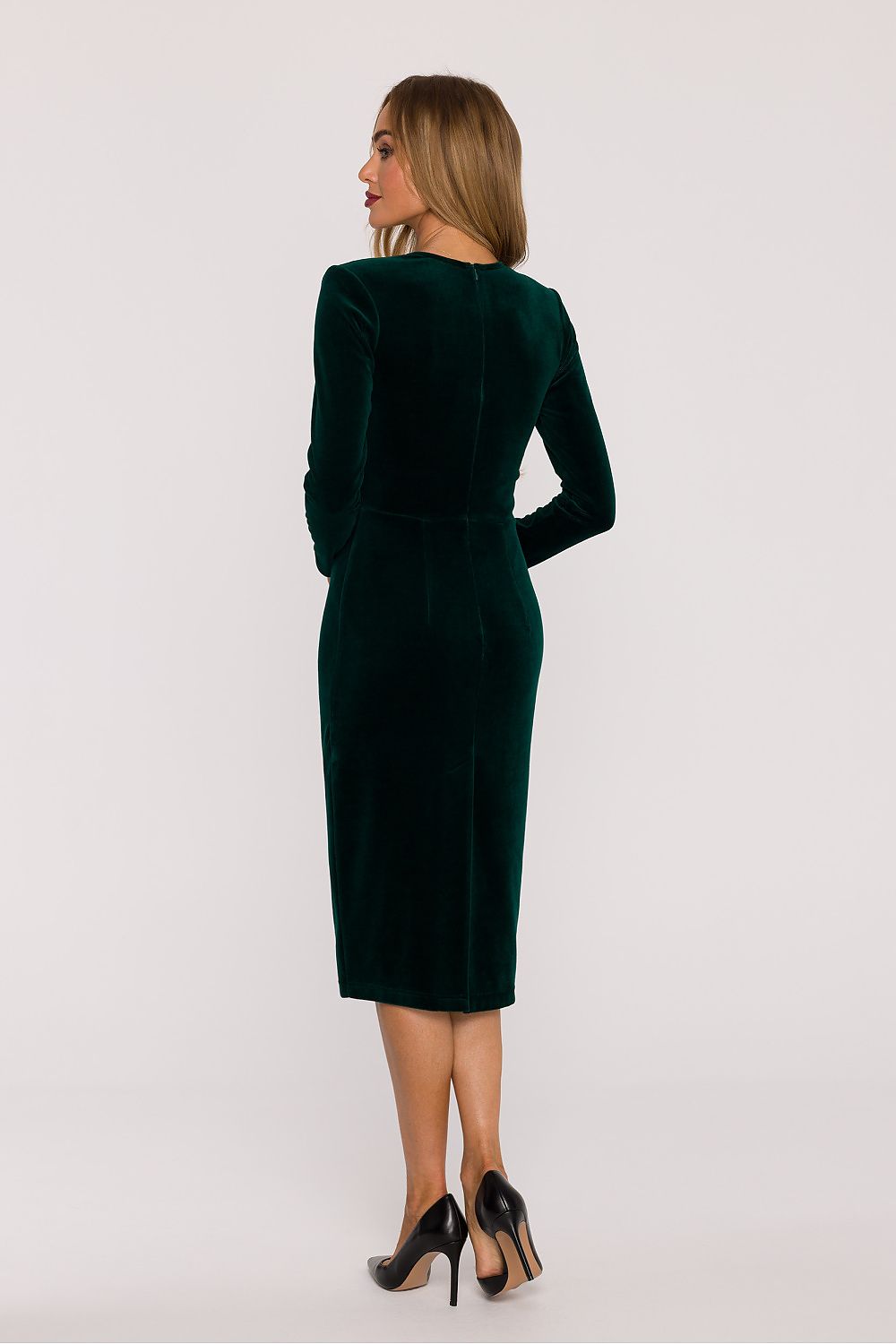 Chic fitted pencil shape Classic Velvet Midi Dress by Moe, showcasing exquisite craftsmanship and timeless elegance for special occasions.
