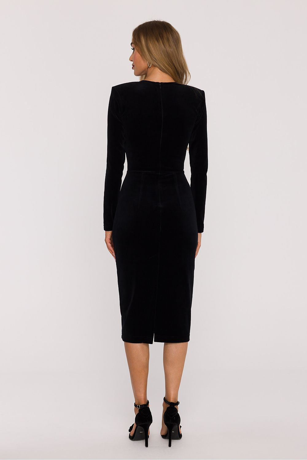 Stylish Moe Classic Velvet Dress with a refined sweetheart neckline, perfect for adding elegance to evening attire.