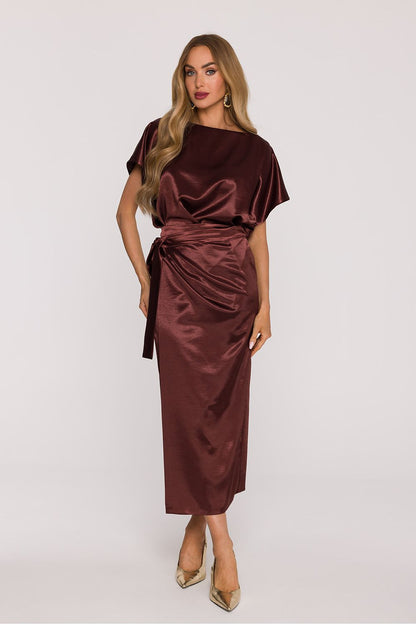Detailed view of the Luxury Satin Midi Dress by Moe, emphasizing the airy sleeves and minimalist design.