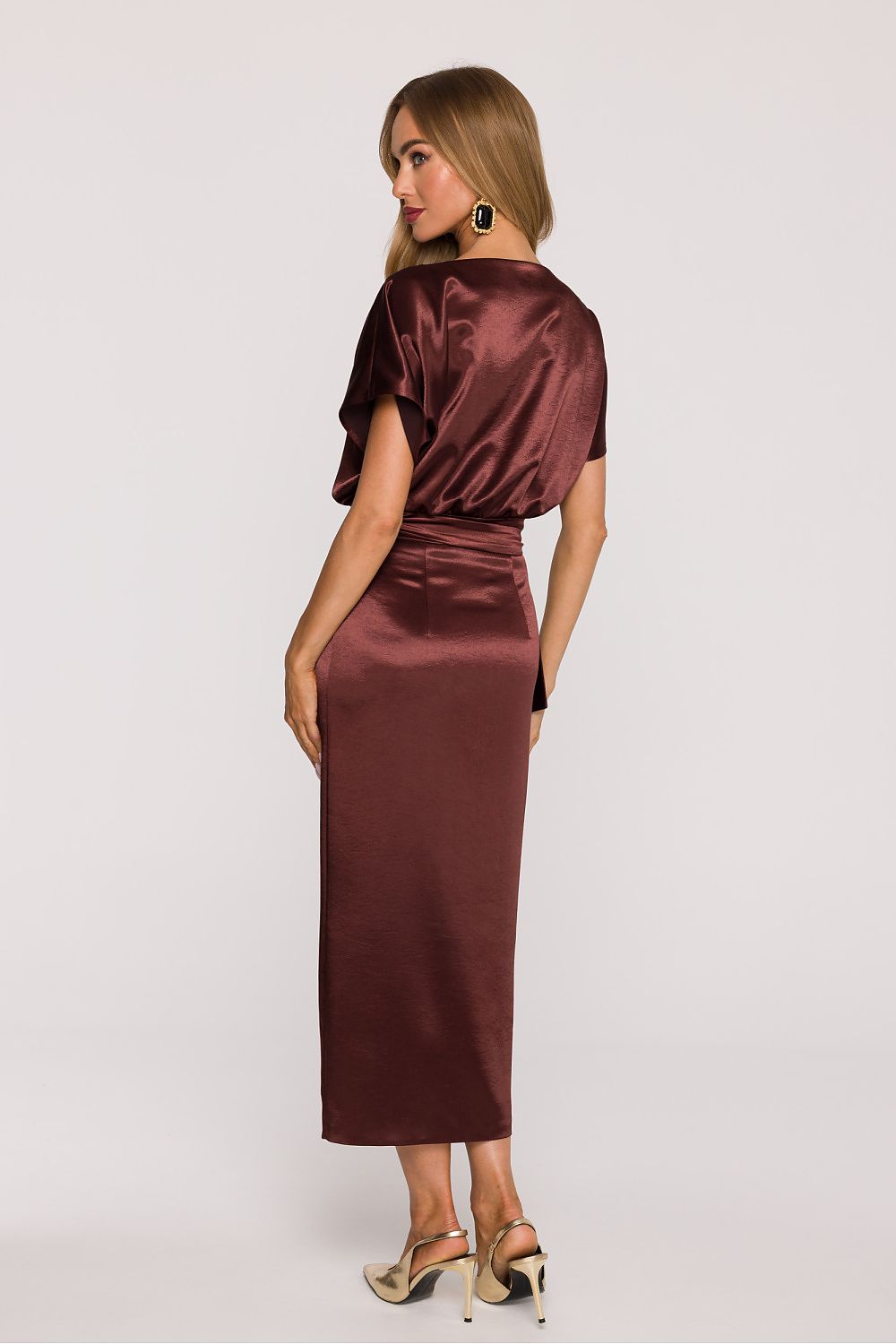 Adjustable fit of the Luxury Satin Midi Dress by Moe, showcasing a stylish waist design that enhances feminine curves.