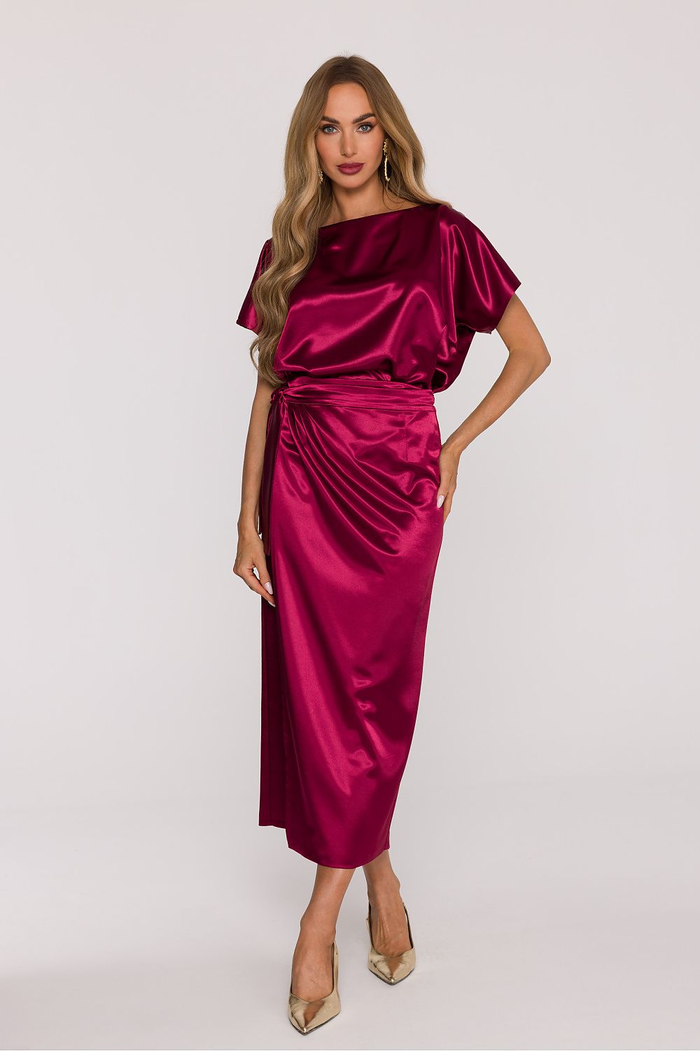The airy short sleeves of the Luxury Satin Midi Dress by Moe, adding comfort and elegance to the sophisticated attire.