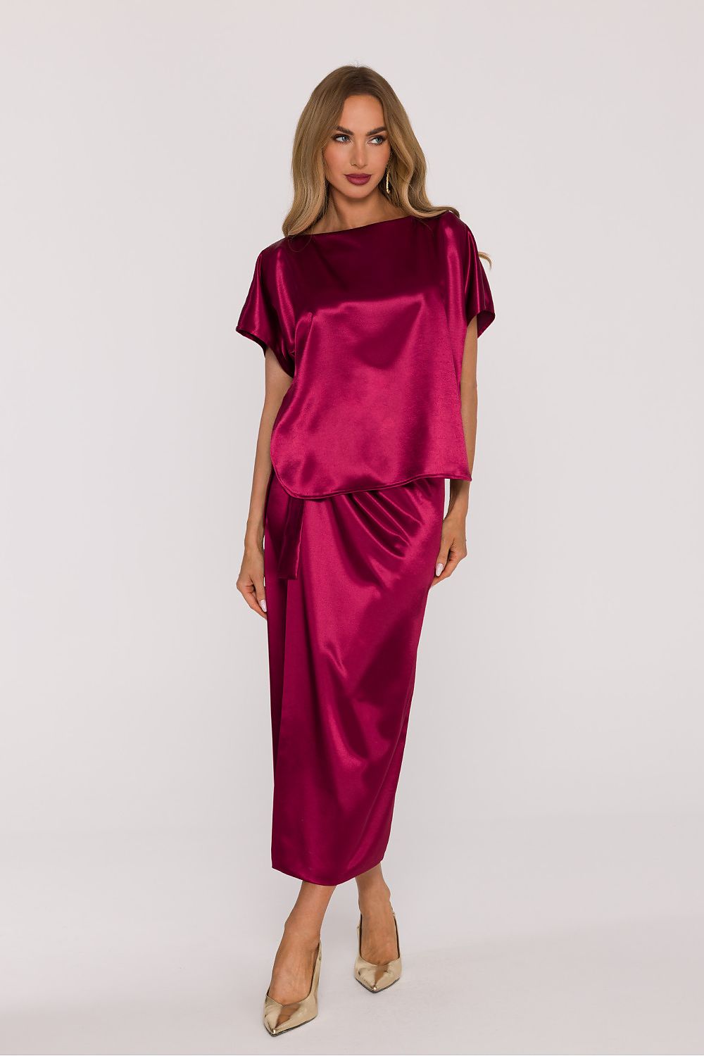 Smooth, dense satin fabric of the Luxury Midi Dress by Moe reflecting light, creating a luxurious look and feel.