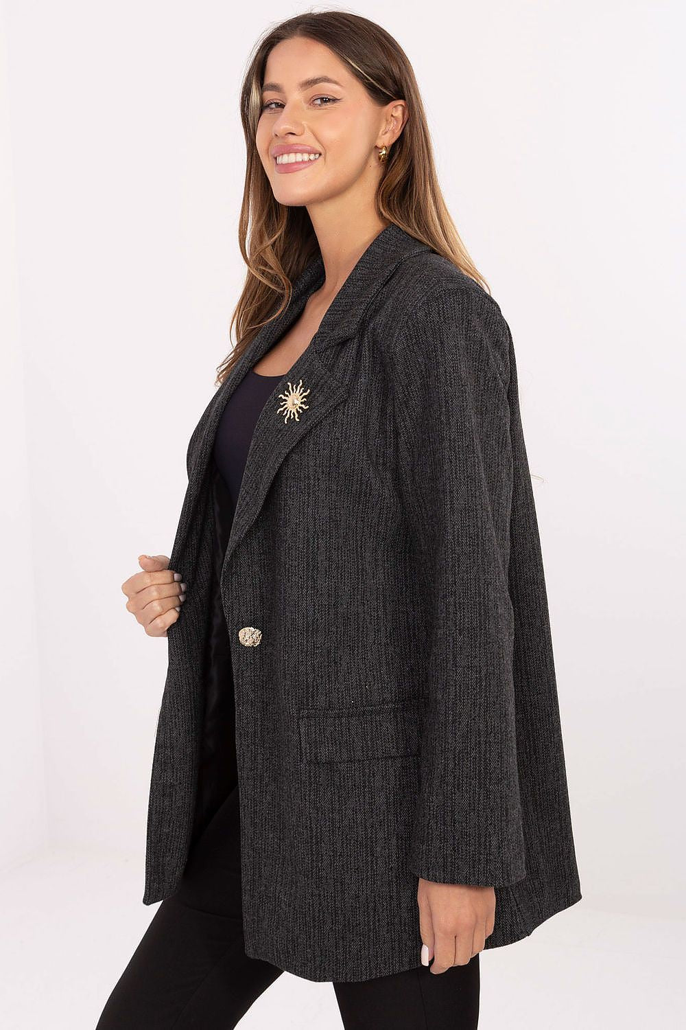 Luxury women's blazer jacket by Italy Moda in classic cut, showcasing elegant long sleeves and a stylish brooch for a sophisticated look.