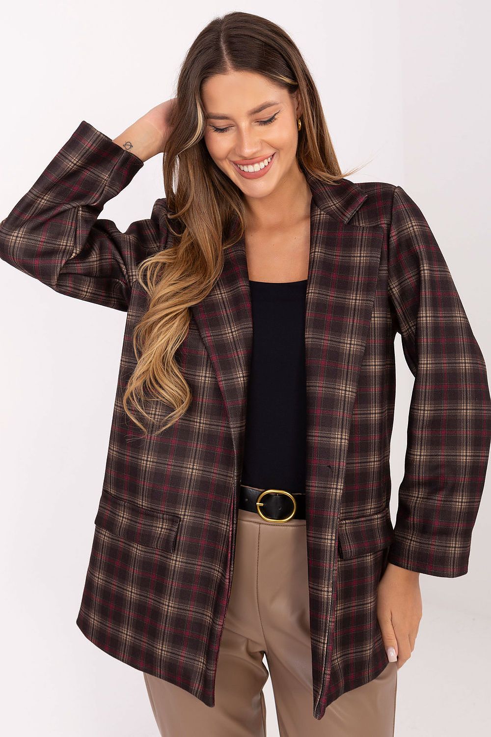 Elegant women's checkered blazer with shoulder pads by Italy Moda, featuring a modern silhouette and classic pattern, suitable for work and casual outings.