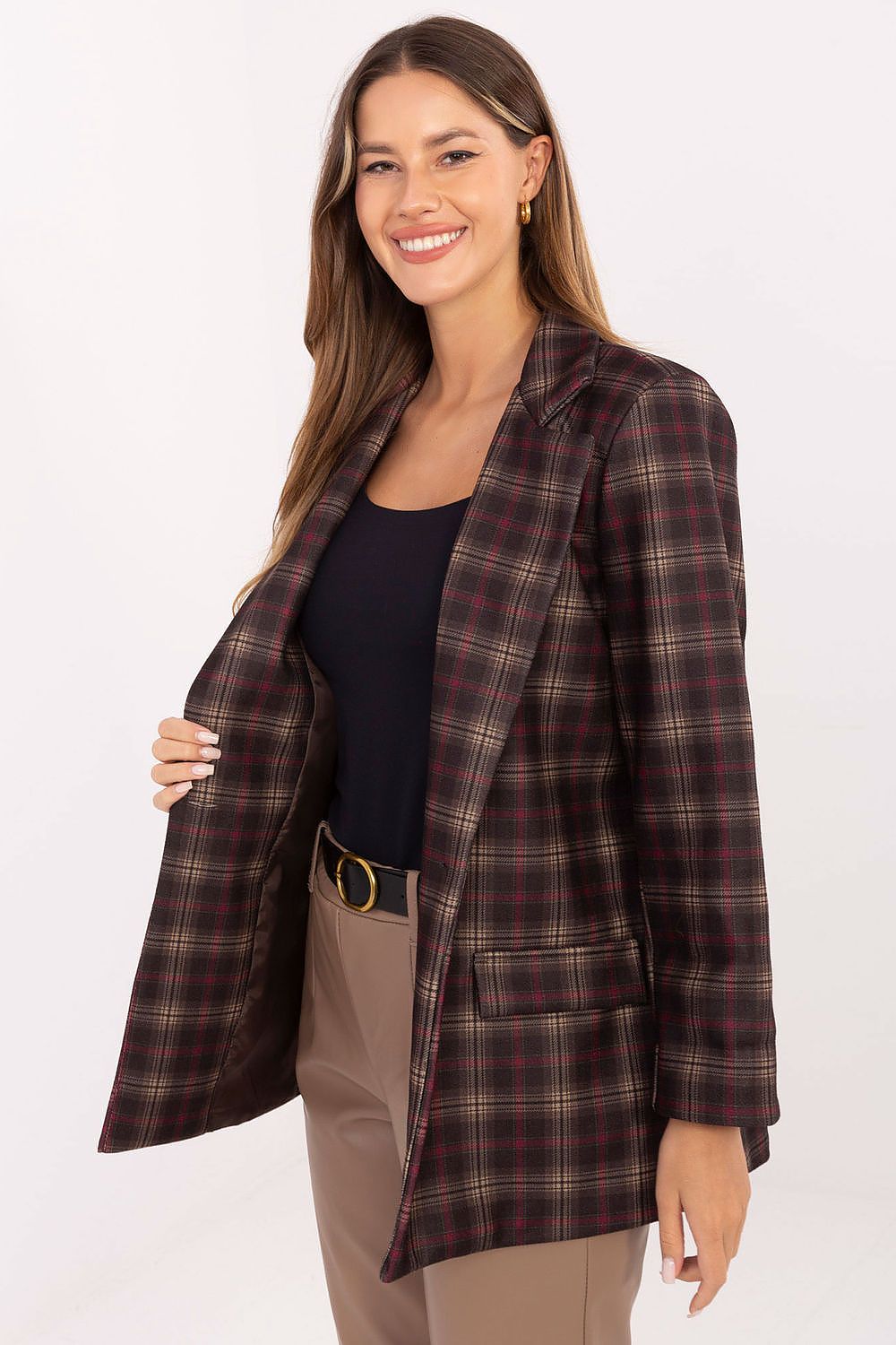Stylish inside view of Italy Moda's checkered blazer, showcasing the high-quality viscose-polyester blend and timeless elegance.