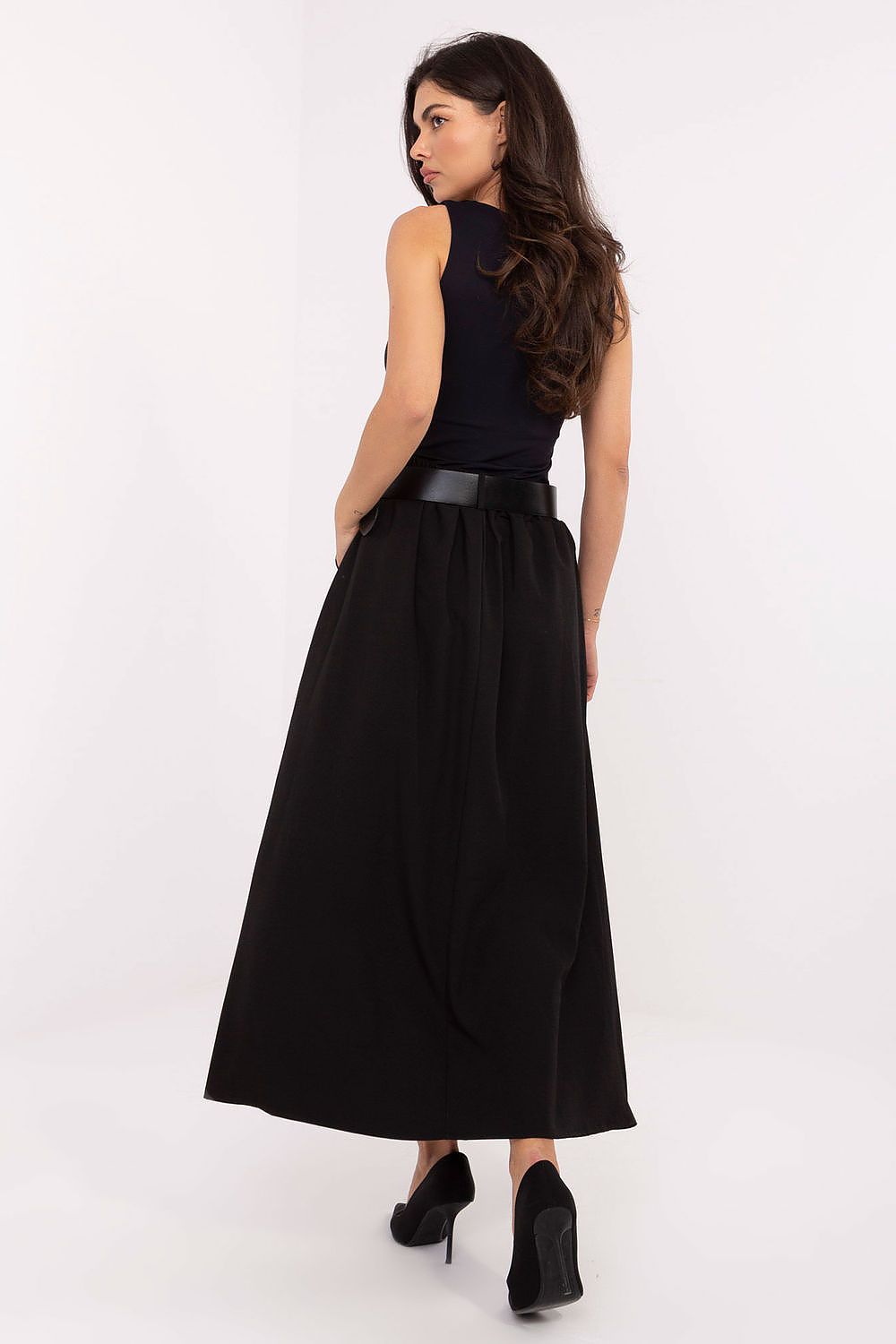 Chic and feminine maxi skirt with a smooth pattern and flared shape by Italy Moda, ideal for both formal and casual styling.
