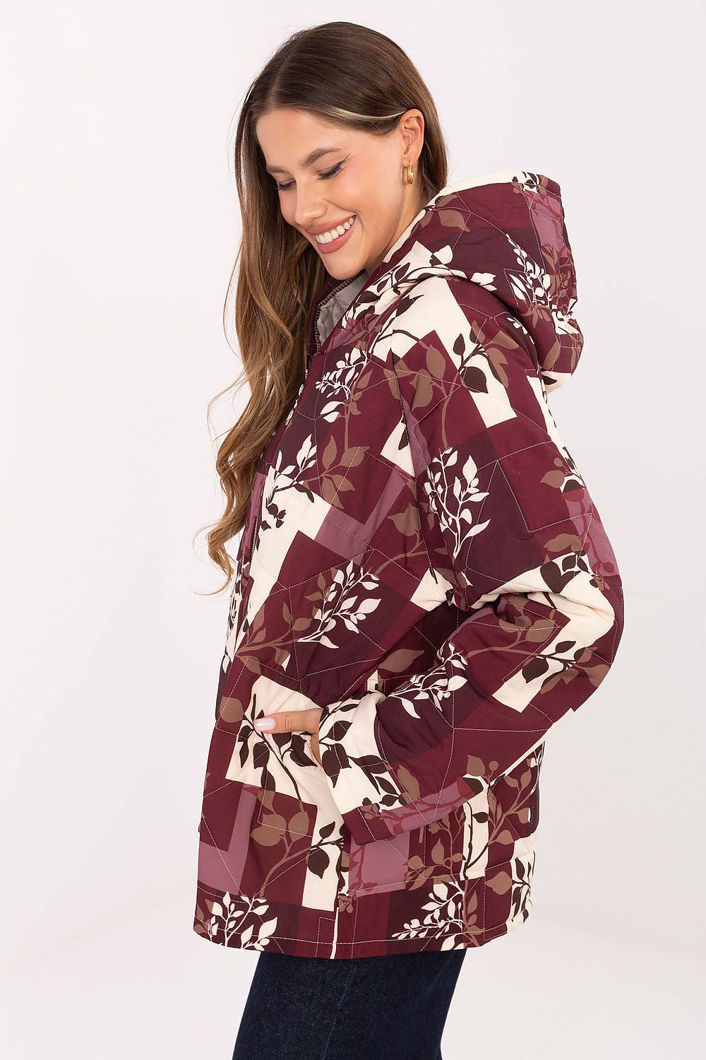 Close-up view of Italy Moda Women's quilted jacket, highlighting the quality fabric blend and fashionable print, suitable for autumn and spring layering.