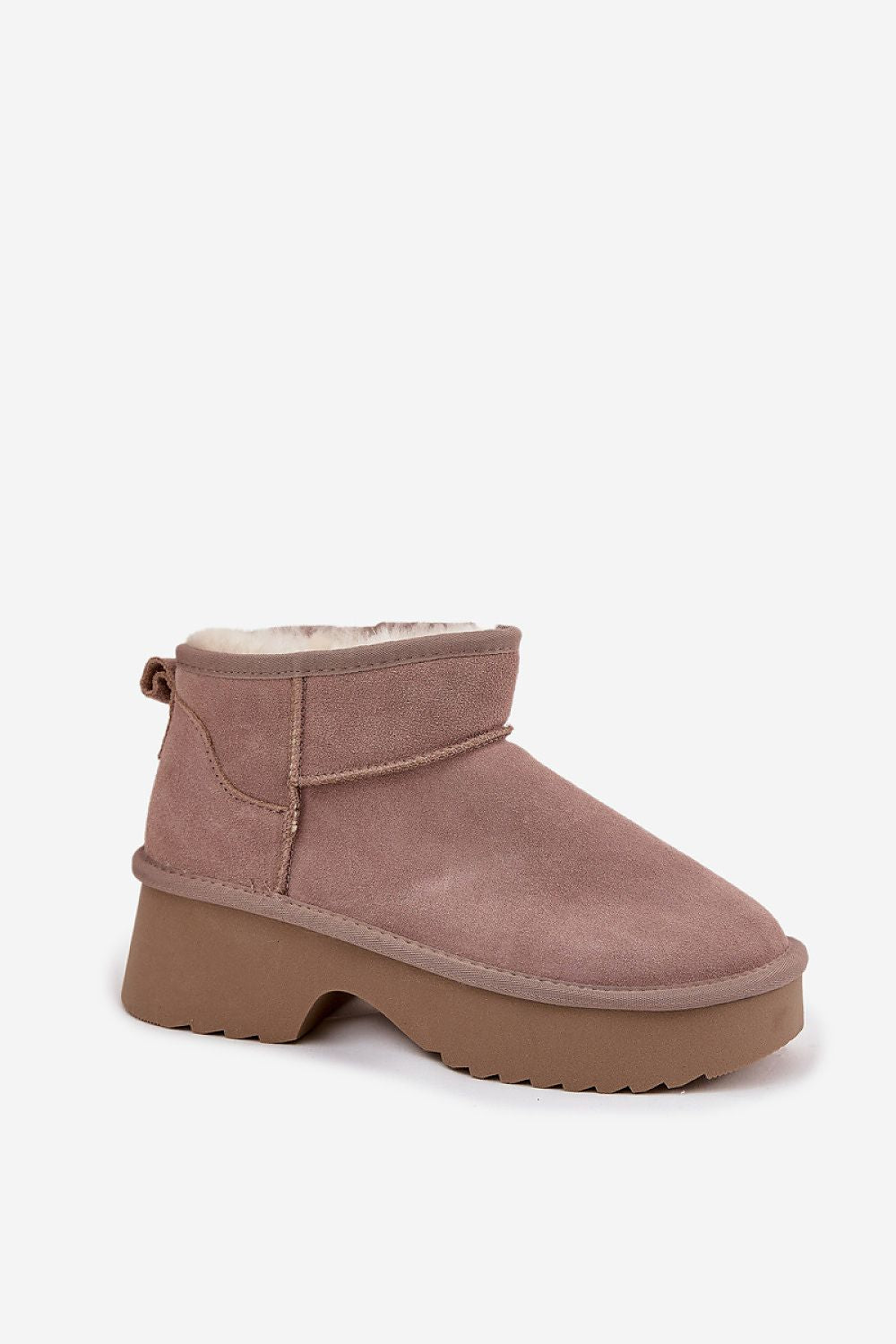 Step in Style luxurious women's snow boots made of natural suede with insulating fur lining, designed for comfort and fashion in sizes EU 36-41.
