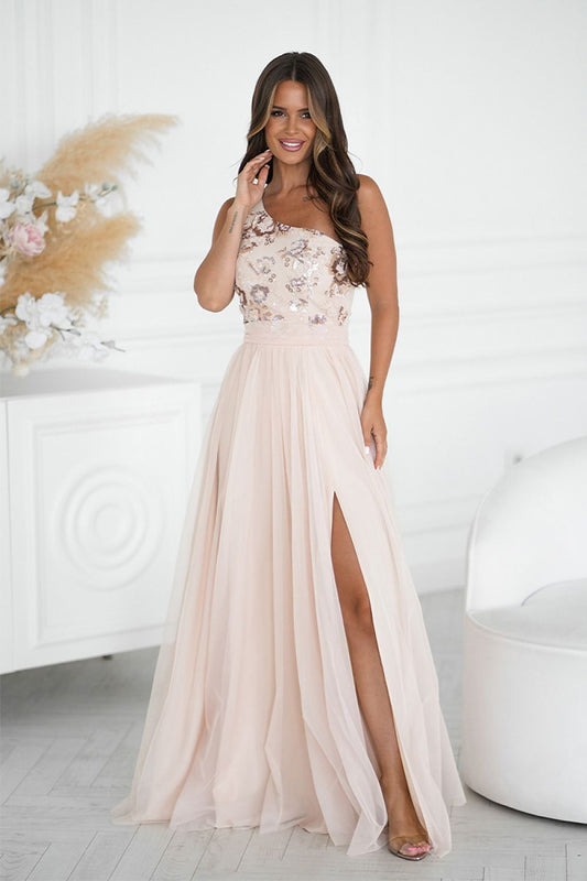 Elegant long tulle dress with fitted top and thigh-high slit from Bicotone, perfect for sophisticated events.