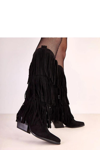 Close-up of Solea's chic fringed heel boots made from high-quality faux suede, featuring a pointed toe and 33 cm shaft height for a sophisticated look.