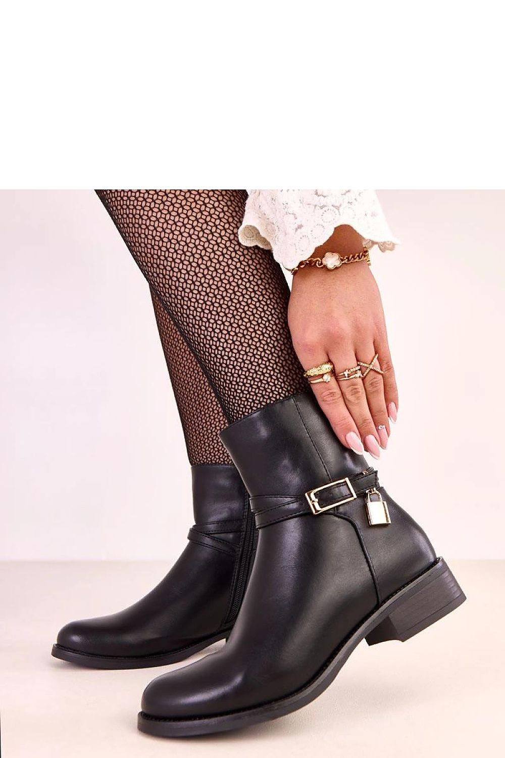 Luxurious faux leather ankle boots by Solea, showcasing a modern twist with a side zipper closure and classy 15 cm shaft.
