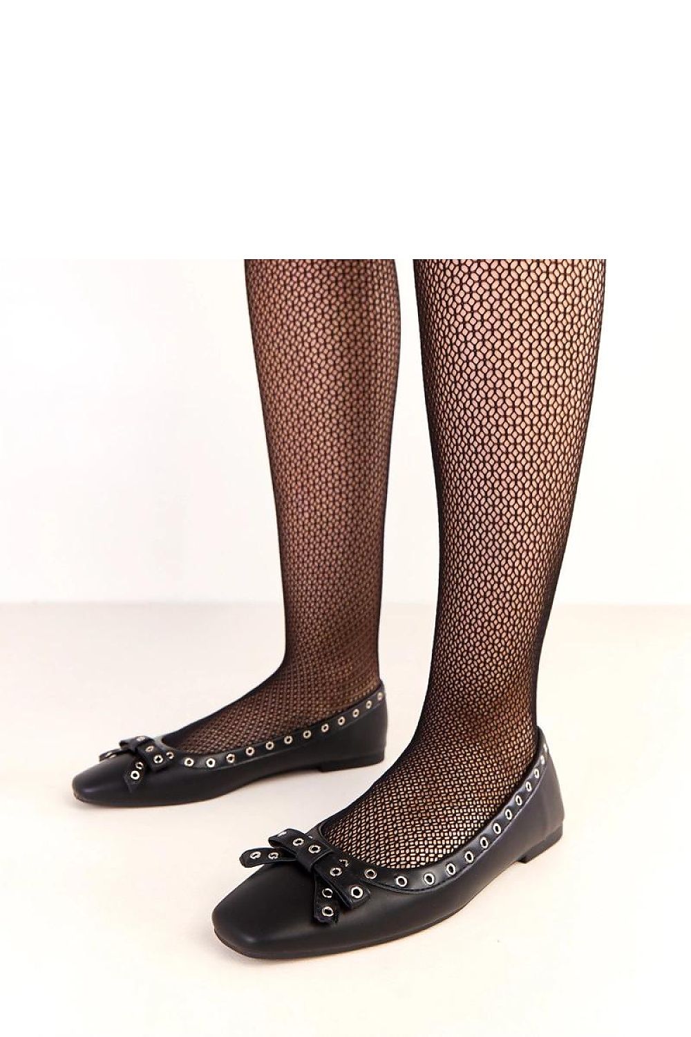 Elegant eco-leather ballet flats for women featuring a chic square toe and delicate bow, by Solea.