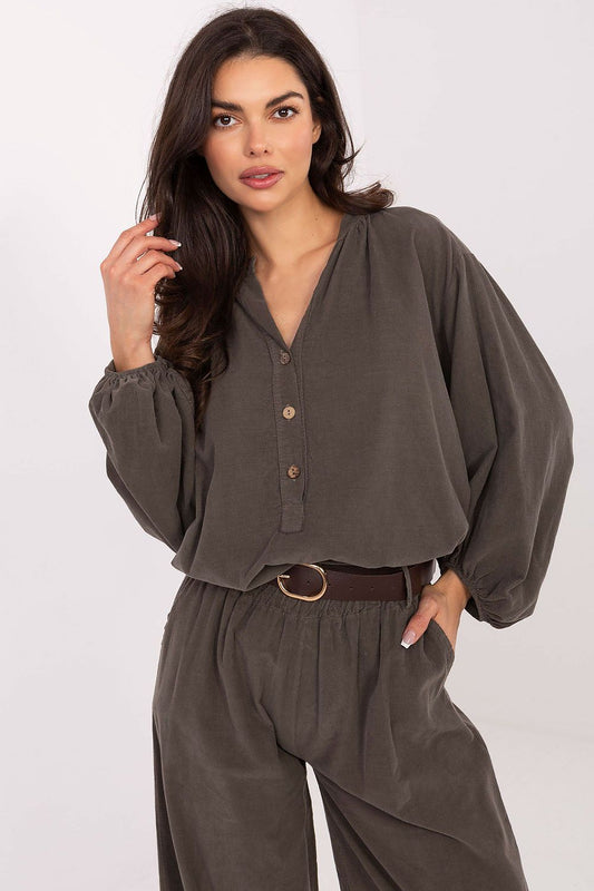 Elegant Italy Moda Casual Blouse featuring puff sleeves and heart-shaped neckline, perfect for sophisticated everyday wear.