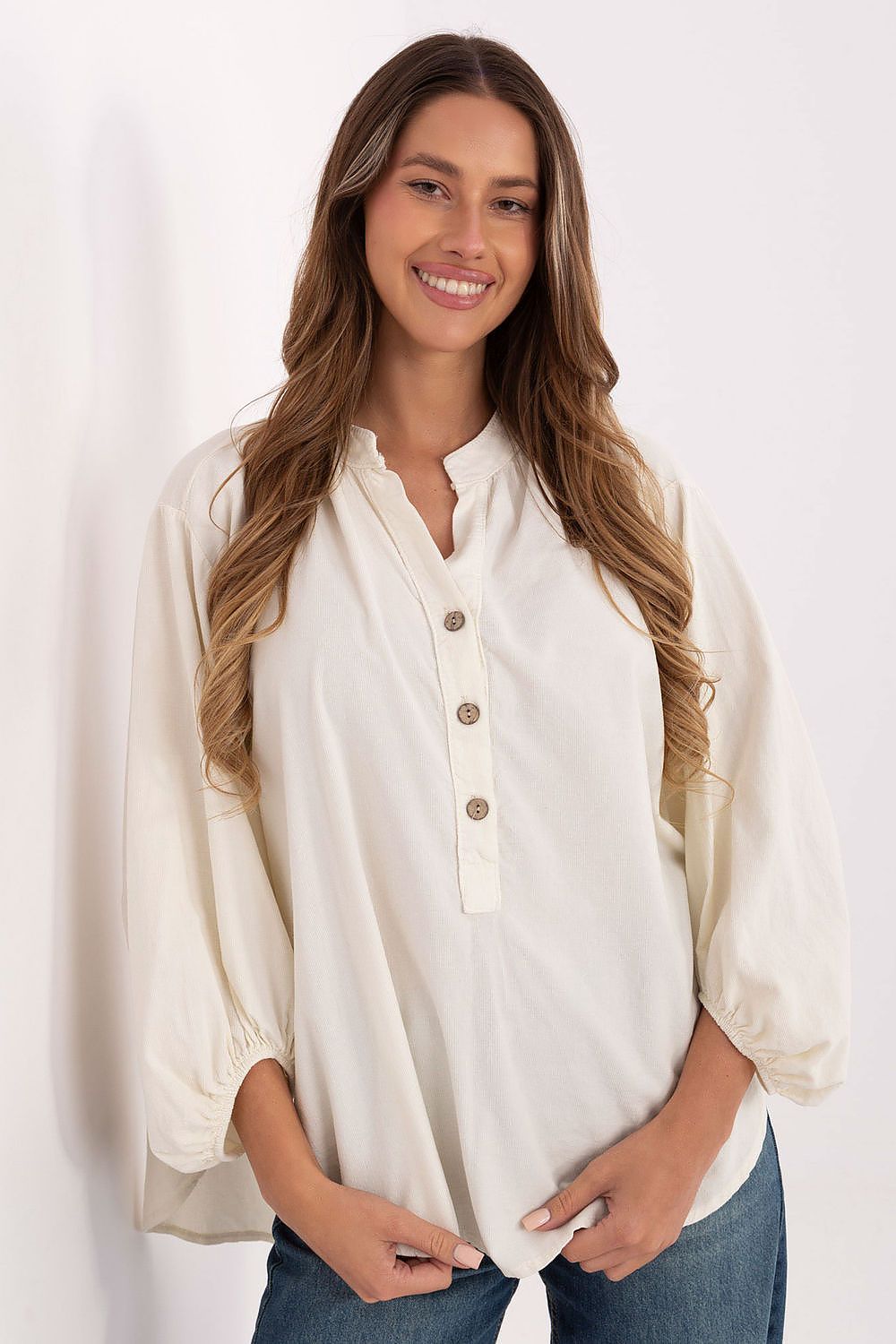 Luxury Italy Moda casual stylish blouse featuring a heart-shaped neckline, perfect for elegant everyday wear.