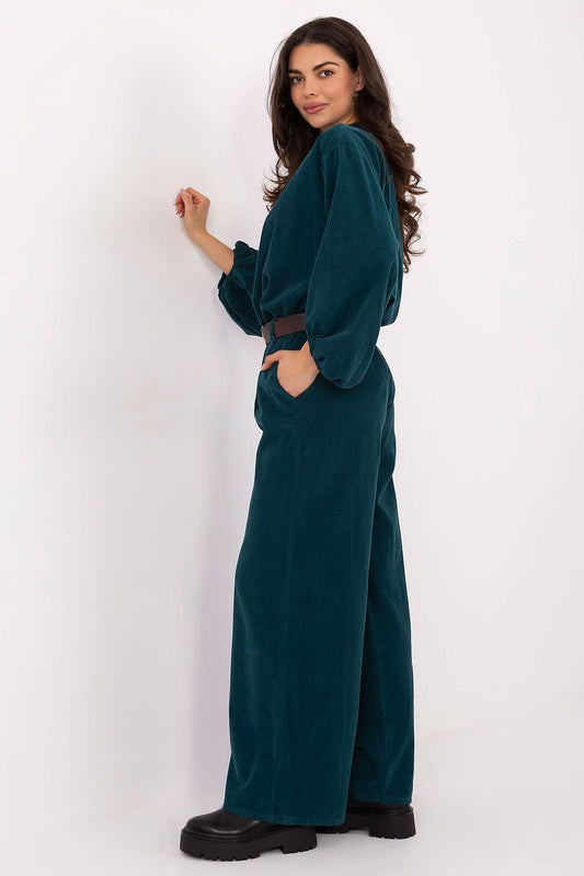 Stylish high-waisted corduroy pants for women by Italy Moda, featuring a relaxed fit and practical side pockets for everyday sophistication.