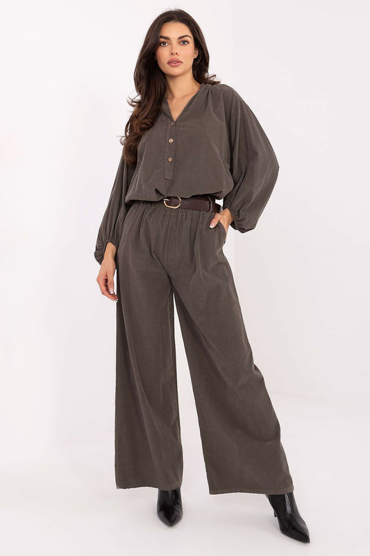 Elegant high-waisted corduroy trousers for women by Italy Moda, showcasing stylish wide-leg design in a luxurious fabric ideal for modern casual wear.