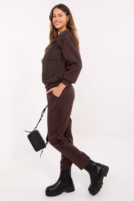 Close-up of Italy Moda Women's quilted blouse featuring a delicate brooch, crafted from a comfortable viscose and elastane blend.