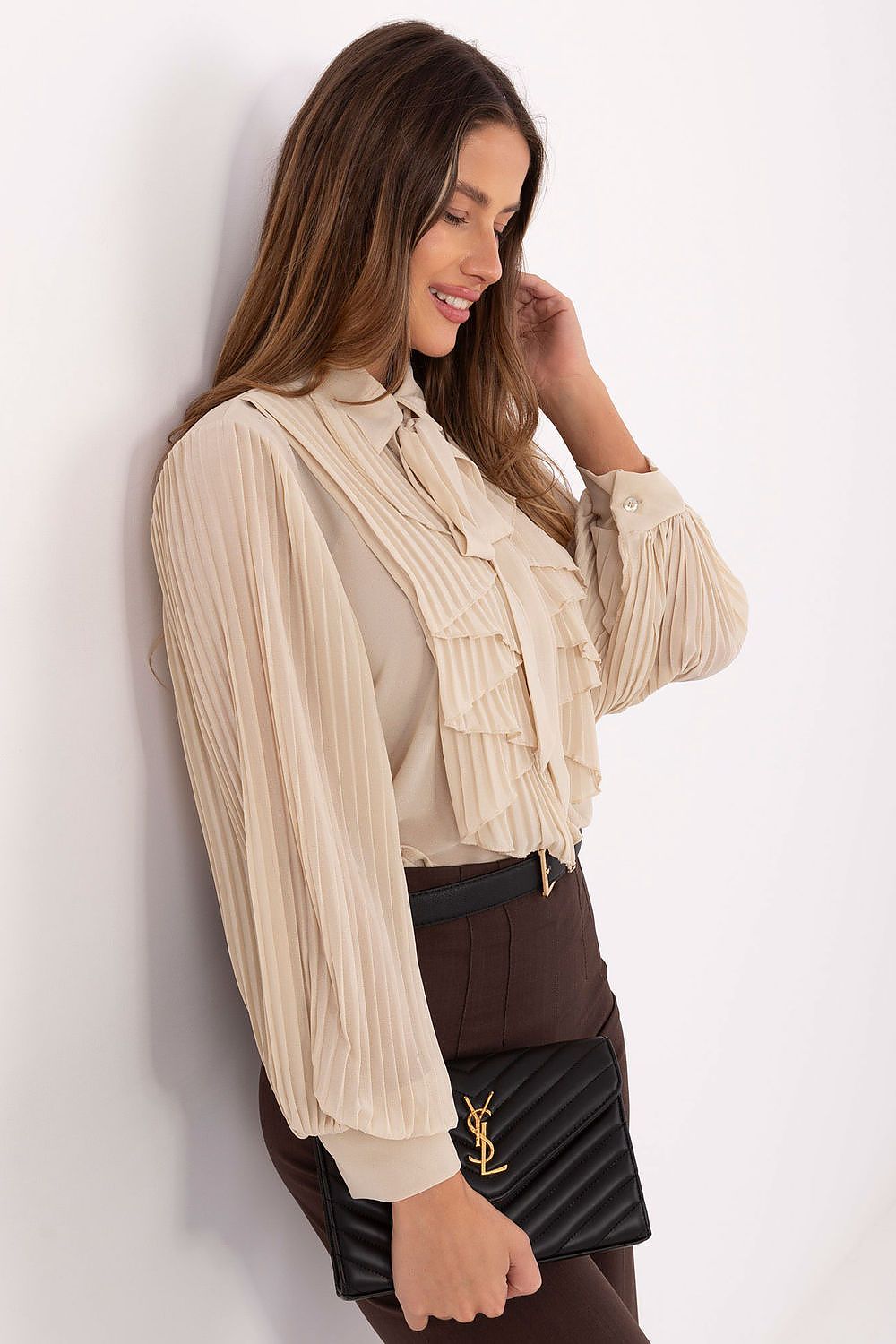 Elegant women's shirt featuring a classic collar and pleated long sleeves, designed by Italy Moda for versatile dressing.