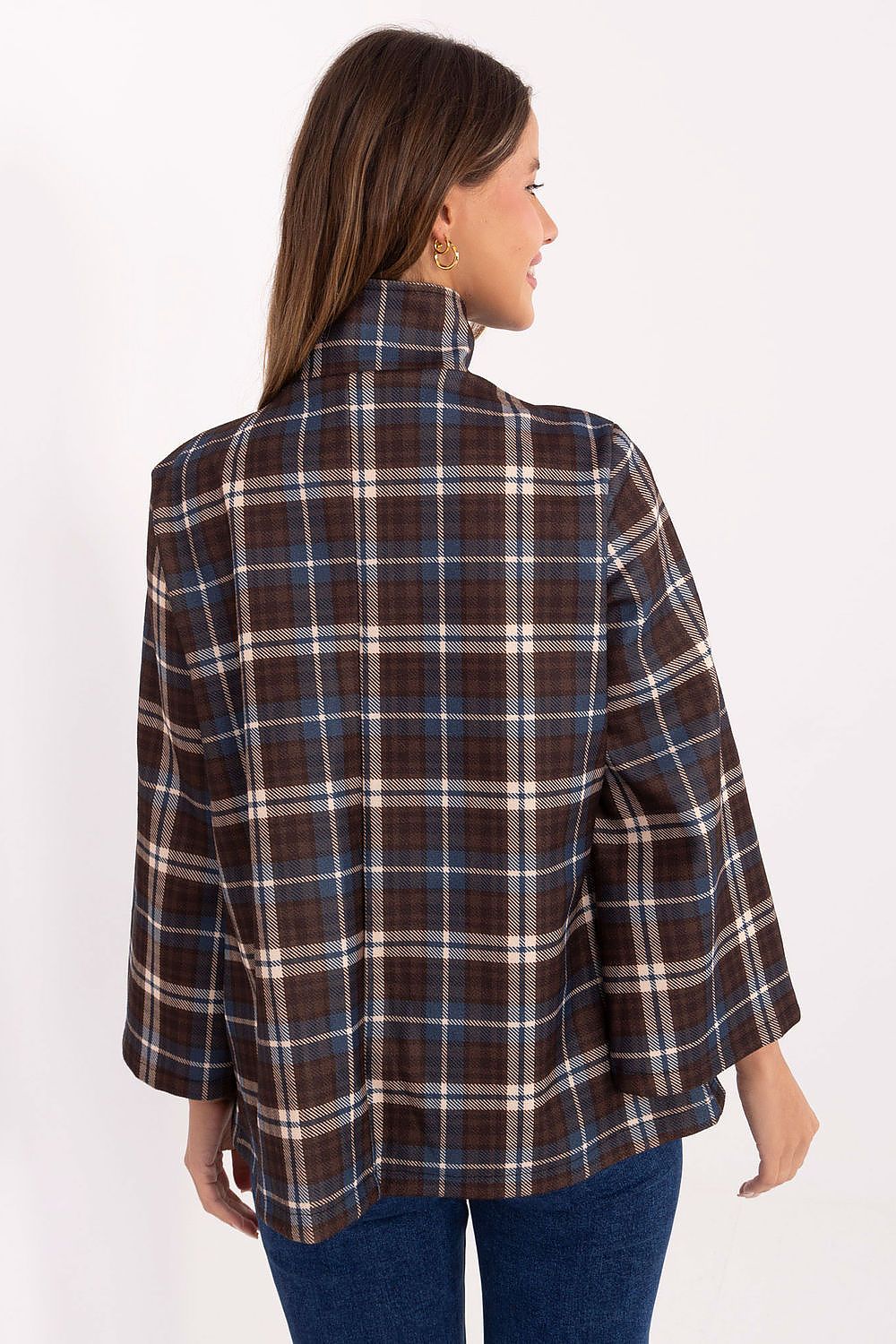 Stylish checkered coat by Italy Moda, featuring a stand-up collar and large button fastening, epitomising luxury and elegance for colder days.