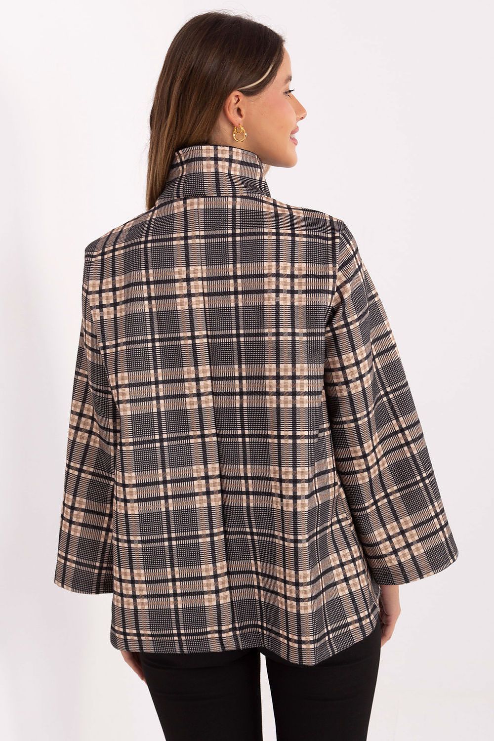 Versatile women's checked coat by Italy Moda featuring slip pockets and a flattering silhouette, ideal for urban and refined outfits in cooler weather.