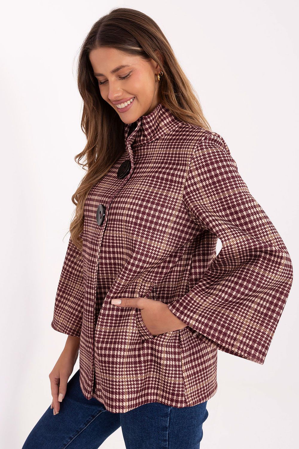 Italy Moda's sophisticated women's checked coat, featuring a stand-up collar and large button fastening, ideal for timeless elegance and comfort.