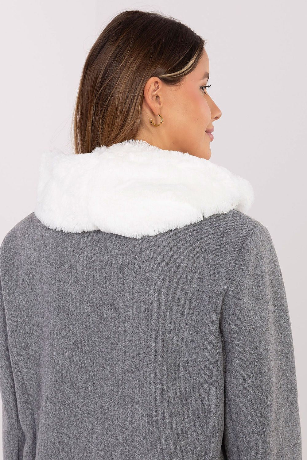 Model wearing the AT luxury infinity scarf snood, showcasing its 65 cm length, vibrant design, and versatile styling options for colder days.