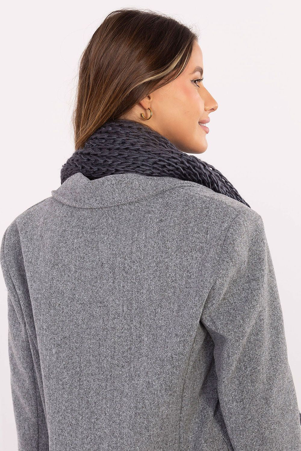 Luxurious 186 cm acrylic shawl scarf with pompons by AT, a stylish and cozy winter accessory, perfect for chilly days.