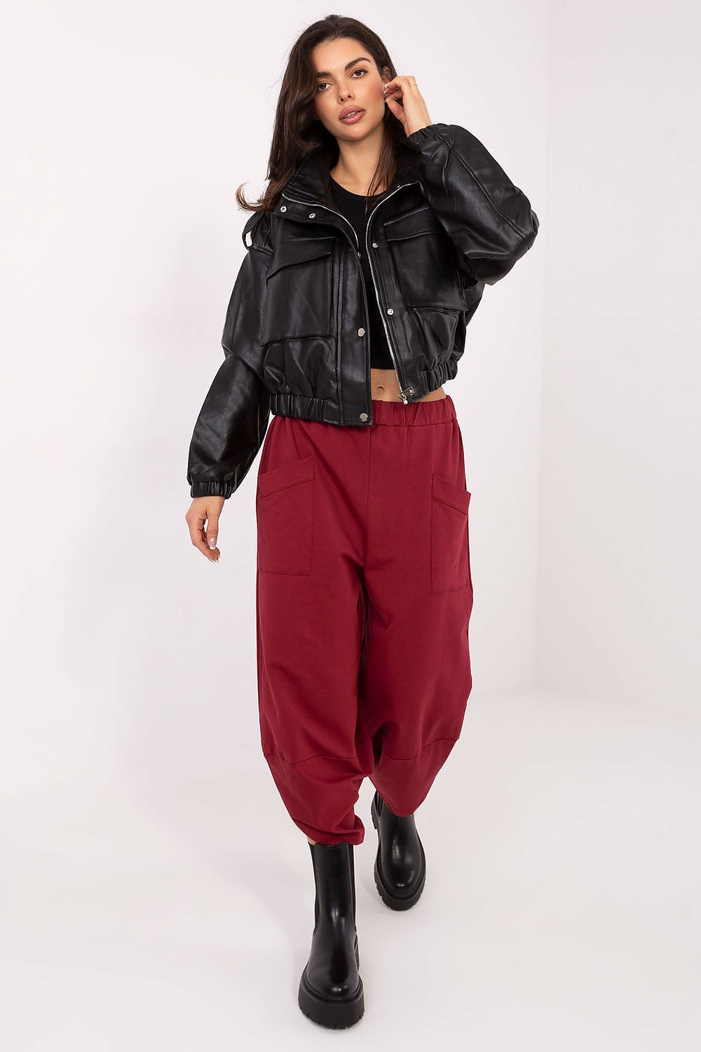 Luxurious women's Aladdin-style sweatpants by Relevance, made from a premium cotton blend with a high waist and practical side pockets.