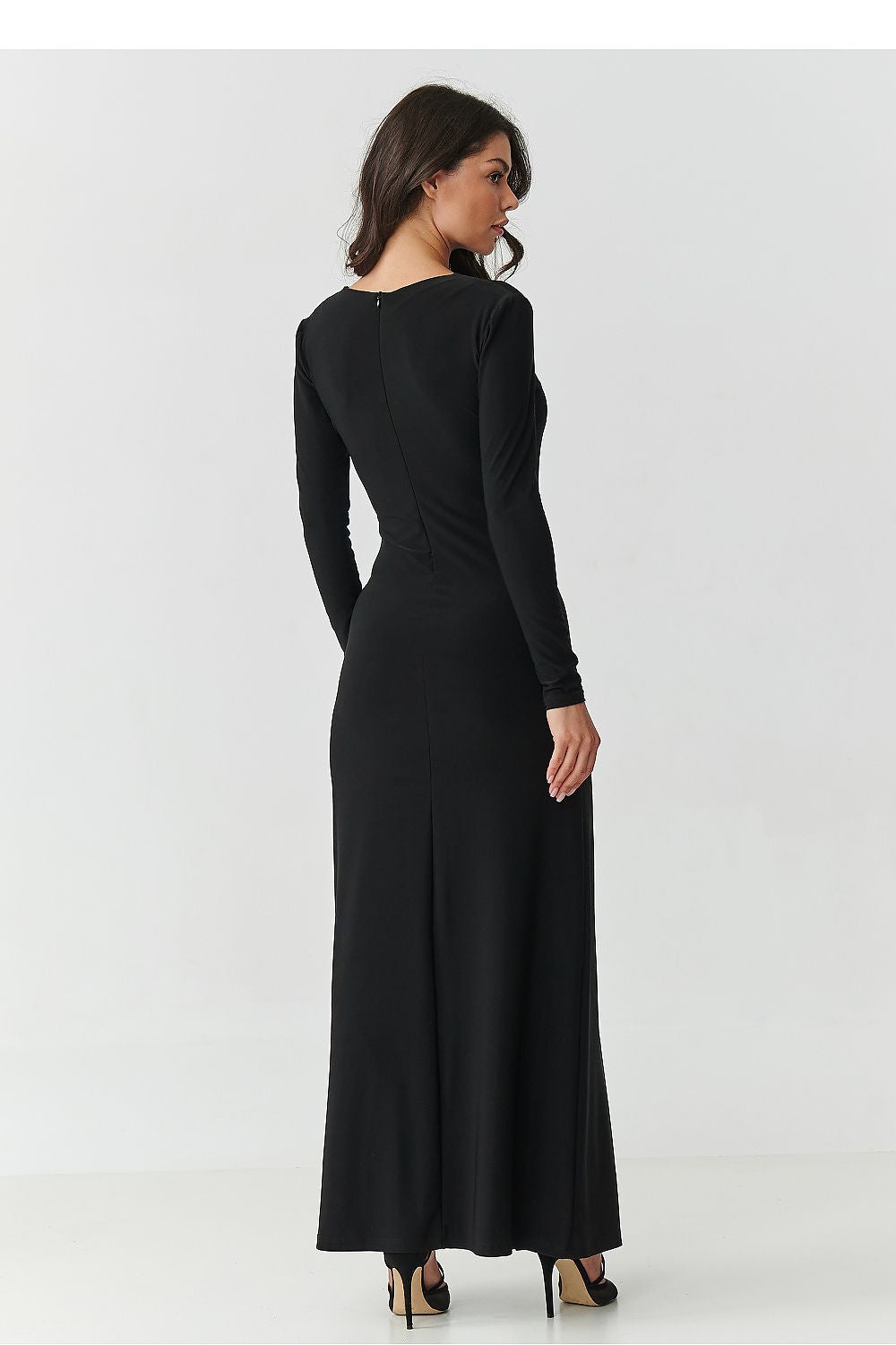 Sophisticated black maxi dress with a high-quality fabric blend by Makadamia, ideal for romantic dinners and formal occasions.