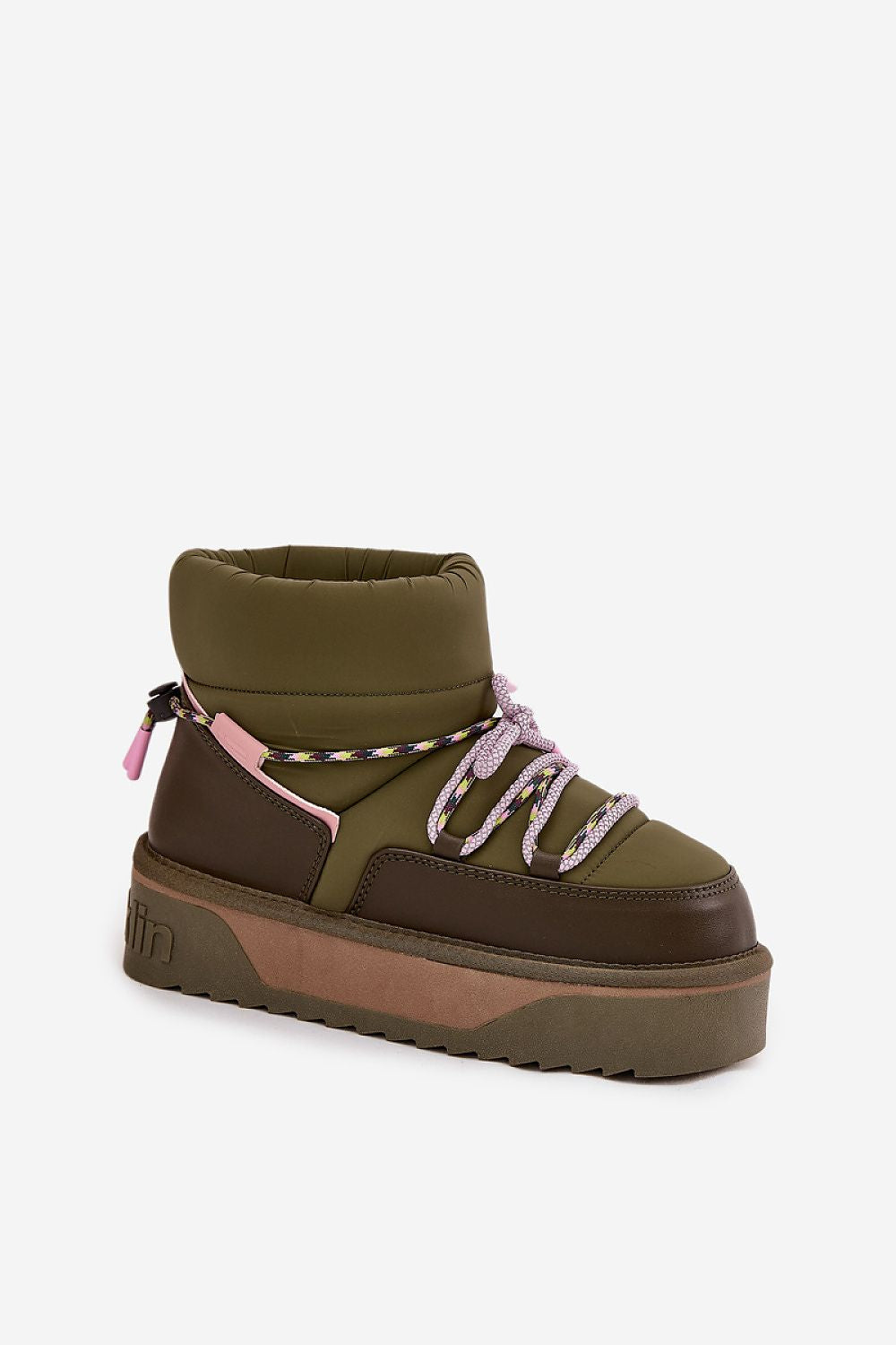 Sophisticated D.Franklin Women's snow boots lined with soft fur for thermal comfort, embodying stylish winter protection by Step in Style.