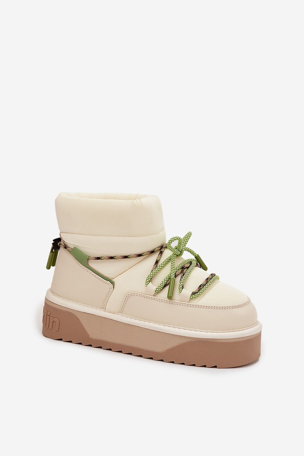 Elegant two-tone laces on D.Franklin Women's snow boots with fur lining, combining functionality and high-class design by Step in Style.